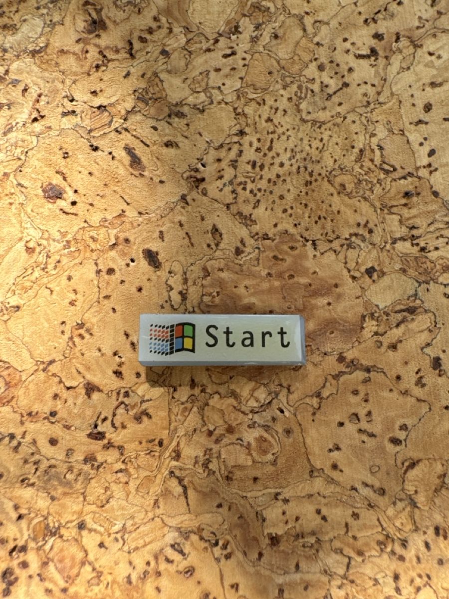 Plaketten & Abzeichen: Microsoft Windows Start Pin Anstecknadel silberfarben – Gebraucht aus Nussbaumen TG von boltsi_87