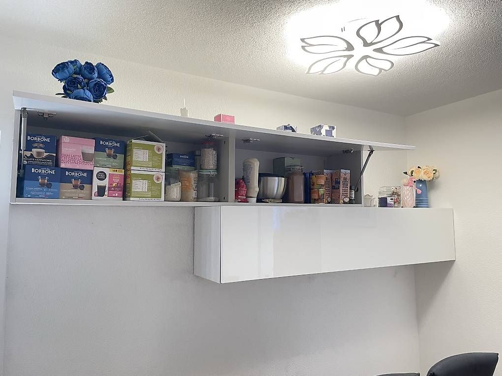 Schränke: Hängeschrank  – Neu und originalverpackt aus Oftringen von est_mcq8 1