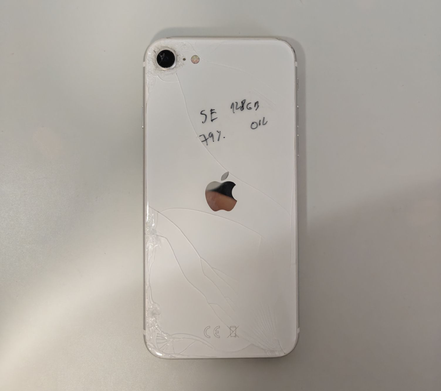 Apple Telefoni cellulari / Smartphones: iPhone SE 2020 Weiss – Difettoso da Ehrendingen venduto da Rocky985 3