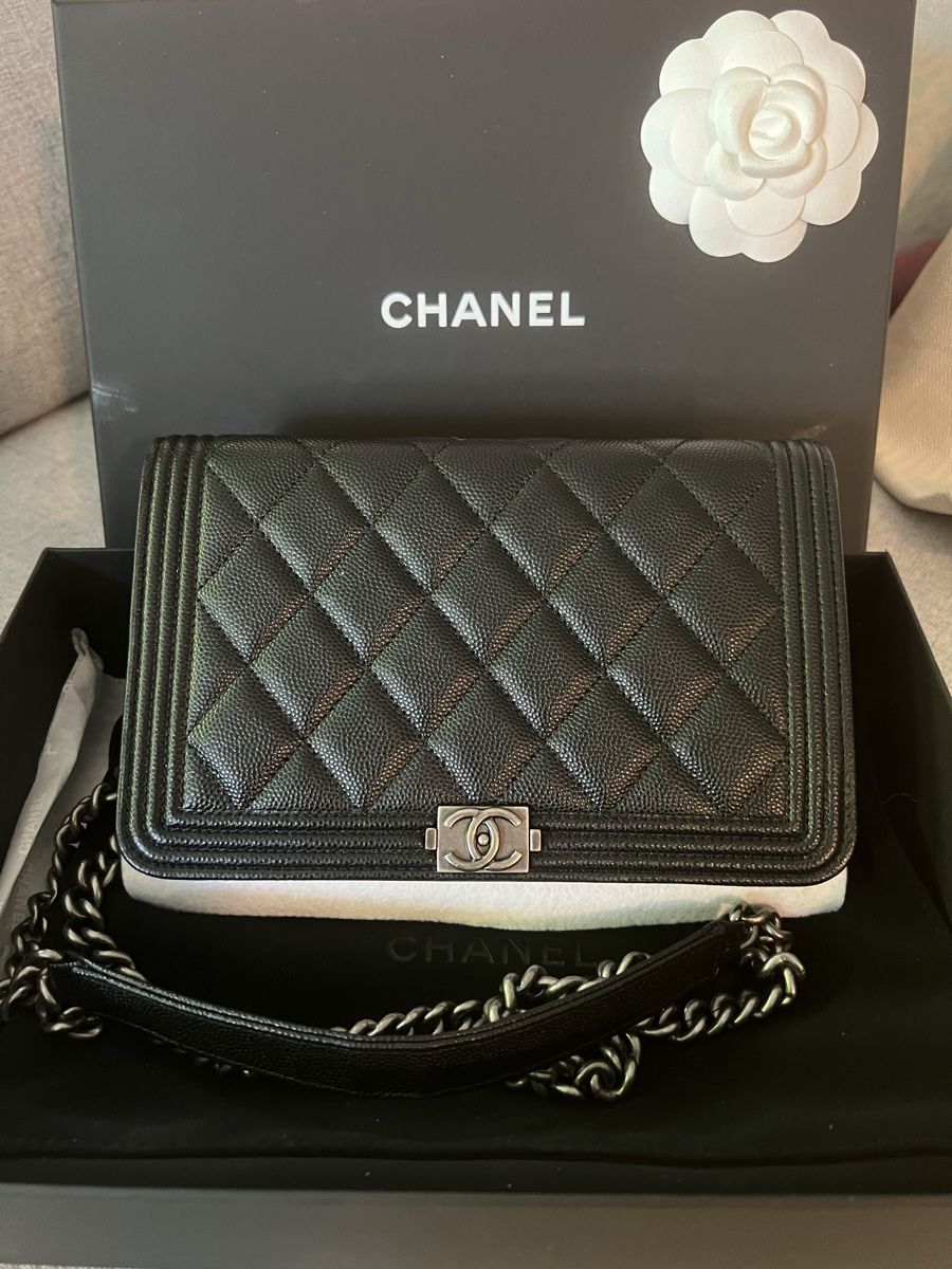 Chanel Portafogli: BOY CHANEL Wallet On Chain – Nuovo (secondo la descrizione) da Zürich venduto da mfc_d6rv