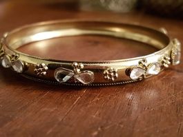 Armreif dekorativ m. Strass und Blümchen goldfarben -