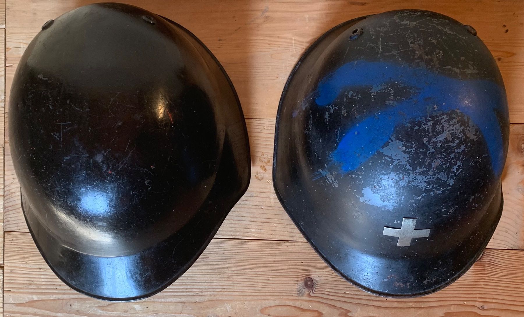 Schweizer Armee Uniformi & Effetti personali: 2 Stahlhelme – Usato da Goldingen venduto da Bergler012 1