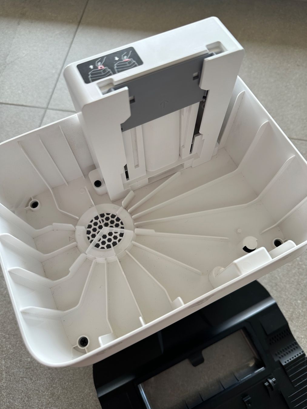 Roborock Aspirapolveri & Accessori: Roborock S8+ Staubsaugerroboter mit Wischfunktion & Station – Usato da Baar venduto da renbee 6