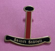 Pin Anstecknadel Skilift Stöfeli rot schwarz