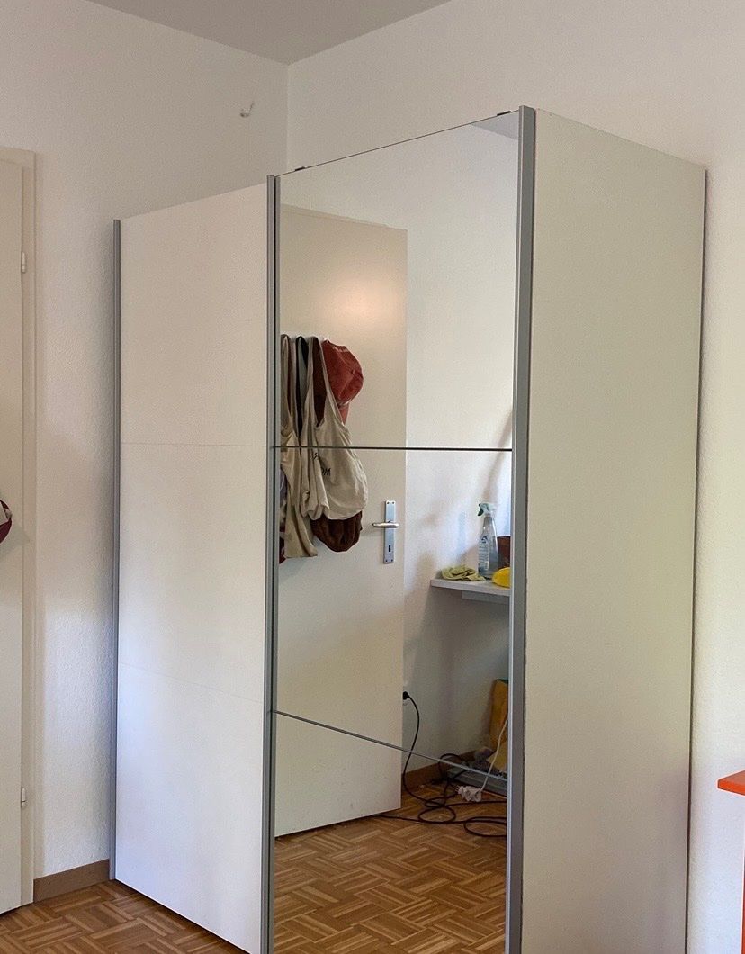 Livique Schränke: Grosser Kleiderschrank mit Spiegel – Gebraucht aus Bern von kat_d9p5