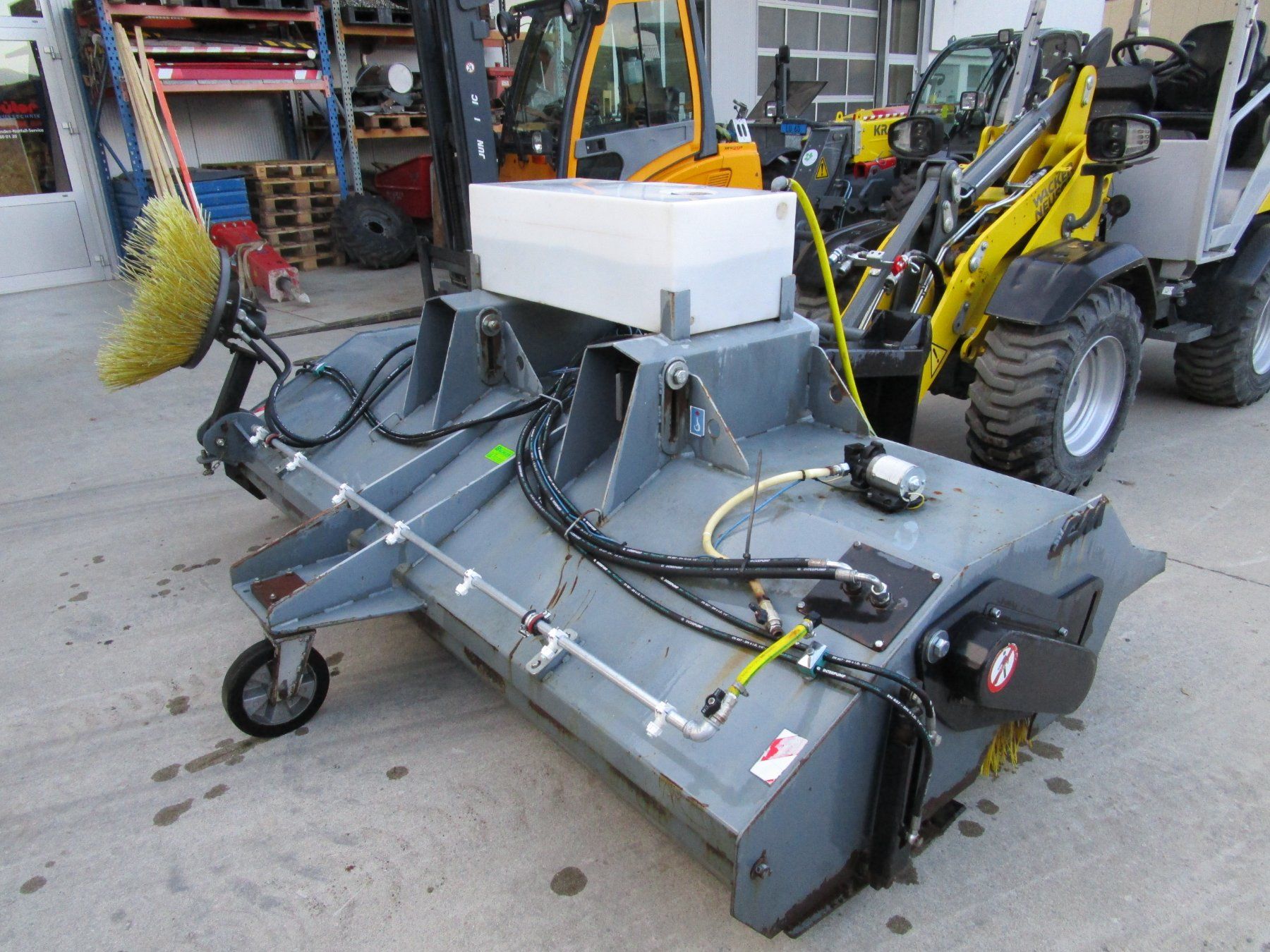 Tutte le macchine: Kehrmaschine/Strassenbesen – Usato da Rain venduto da Bob1000 1