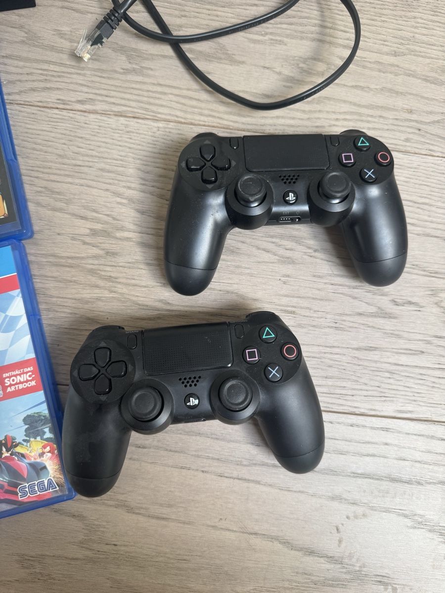 Sony Console: PlayStation 4 mit Spielen und 2 Controllern – Usato da Hedingen venduto da genomics 3
