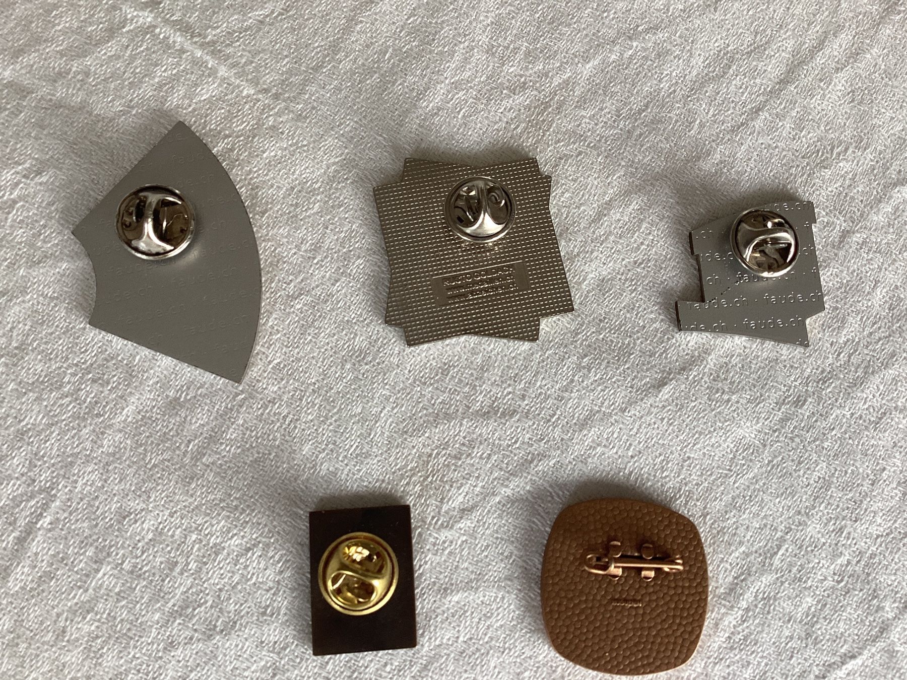 Plaketten & Abzeichen: Pins – Gebraucht aus Pully von claddagh 3