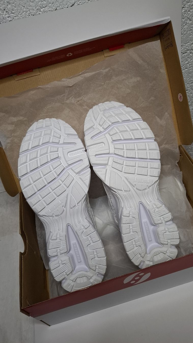 Saucony Scarpe da uomo: Saucony ride millenium blanches, taille 44.5 , neuves – Nuovo e nell'imballaggio originale da Le Landeron venduto da rue_k9kg 5