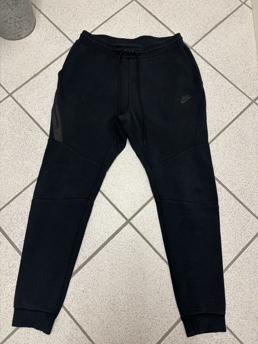 Nike Pantalons: Nike Tech Trainerhose – D'occasion à Siglistorf par lev_6lym