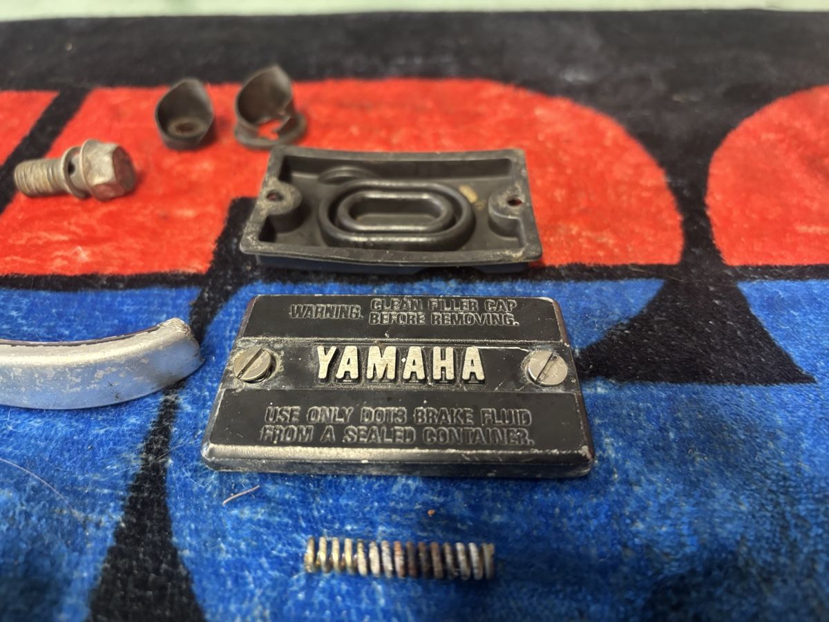 Yamaha Tutti i ricambio per moto: Yamaha XT 600 maître cylindre de frein – Difettoso da Mézières VD venduto da P-M-C 5