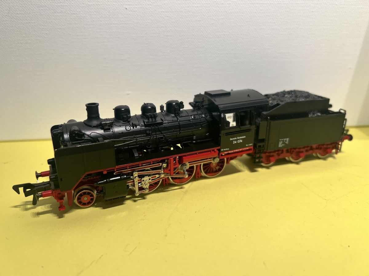Fleischmann Trains électriques: Fleischmann BR24 Dampflok, 2.Wahl – Défectueux à Weinfelden par Kammerflimmern 1