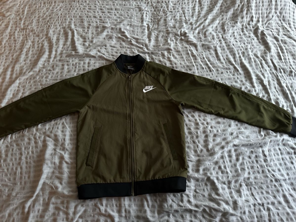 Giacche: Nike jacke  – Nuovo (secondo la descrizione) da St. Gallen venduto da Bigt93 1