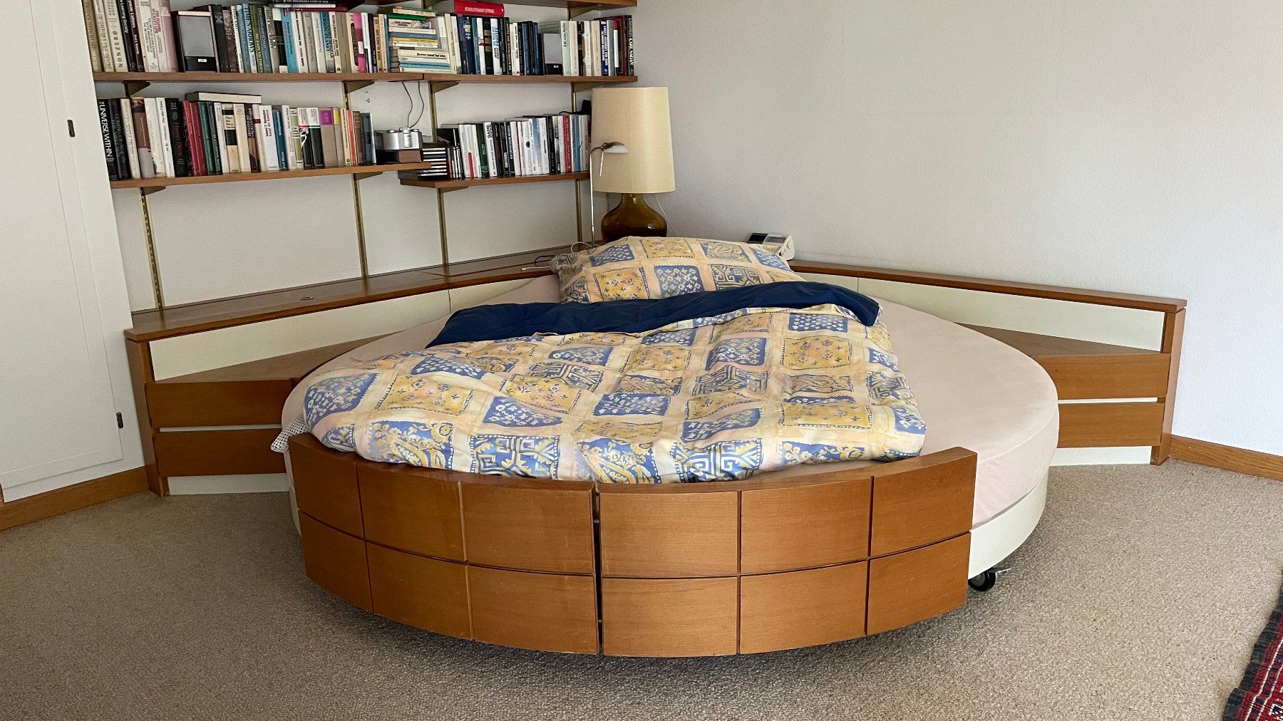 Letti: Rundes Bett mit oder ohne Anbaumöbel mit Nachttischen 210cm – Usato da Zürich venduto da 4claudi