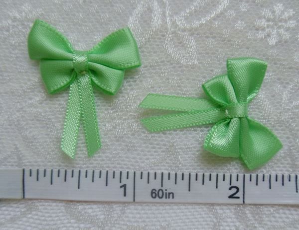 Stoffe: Double noeud en satin 2.5 cm VERT – Neu und originalverpackt aus St-Imier von goodber 1