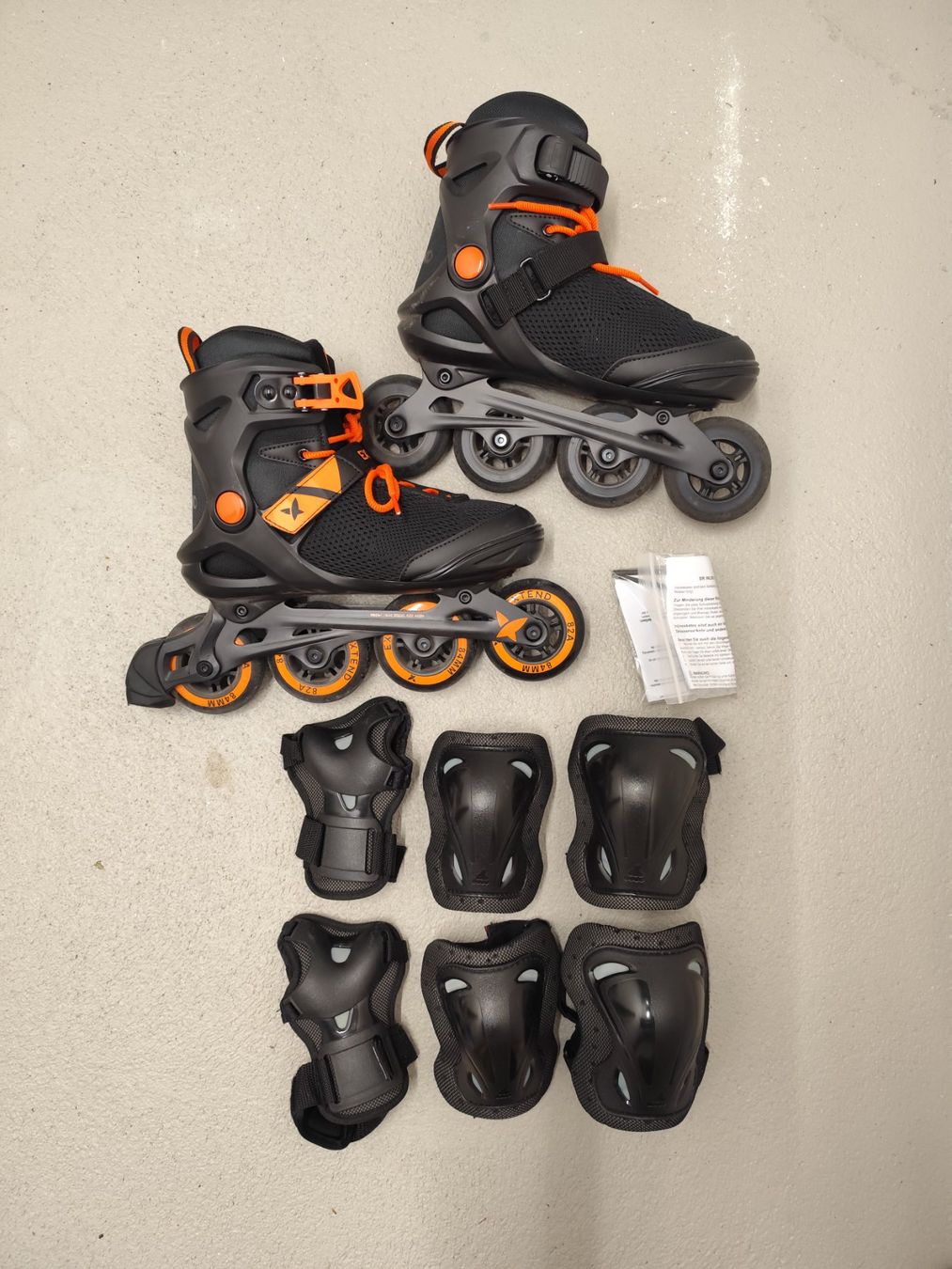 Pattini in linea & Pattini a rotelle: Rollerblade Inlineskates Gr. 41 + Schoner Set S – Usato da Glattpark(Opfikon) venduto da vrau