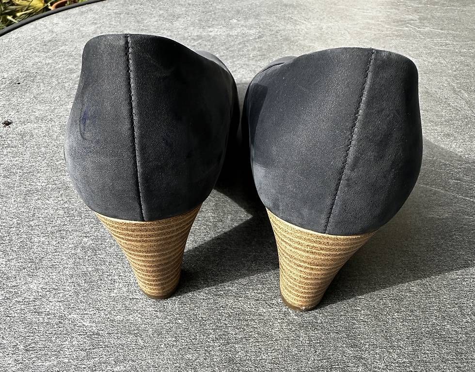 Chaussures femmes: Pumps dunkelblau Gabor, Gr. 40 – D'occasion à Thalwil par and_fdf5 1