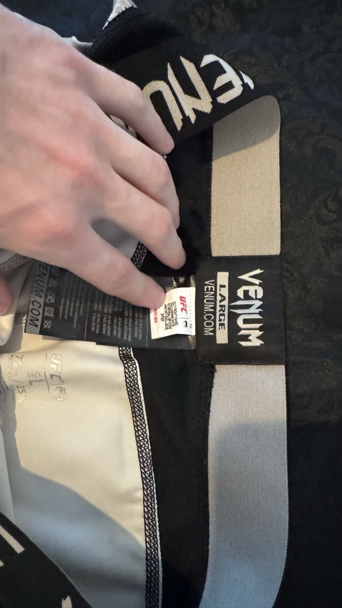 Venum Lotti di vestiti: UFC Venum Authentic Fight Kit – Usato da Brugg AG venduto da GiovanniVercetti 3