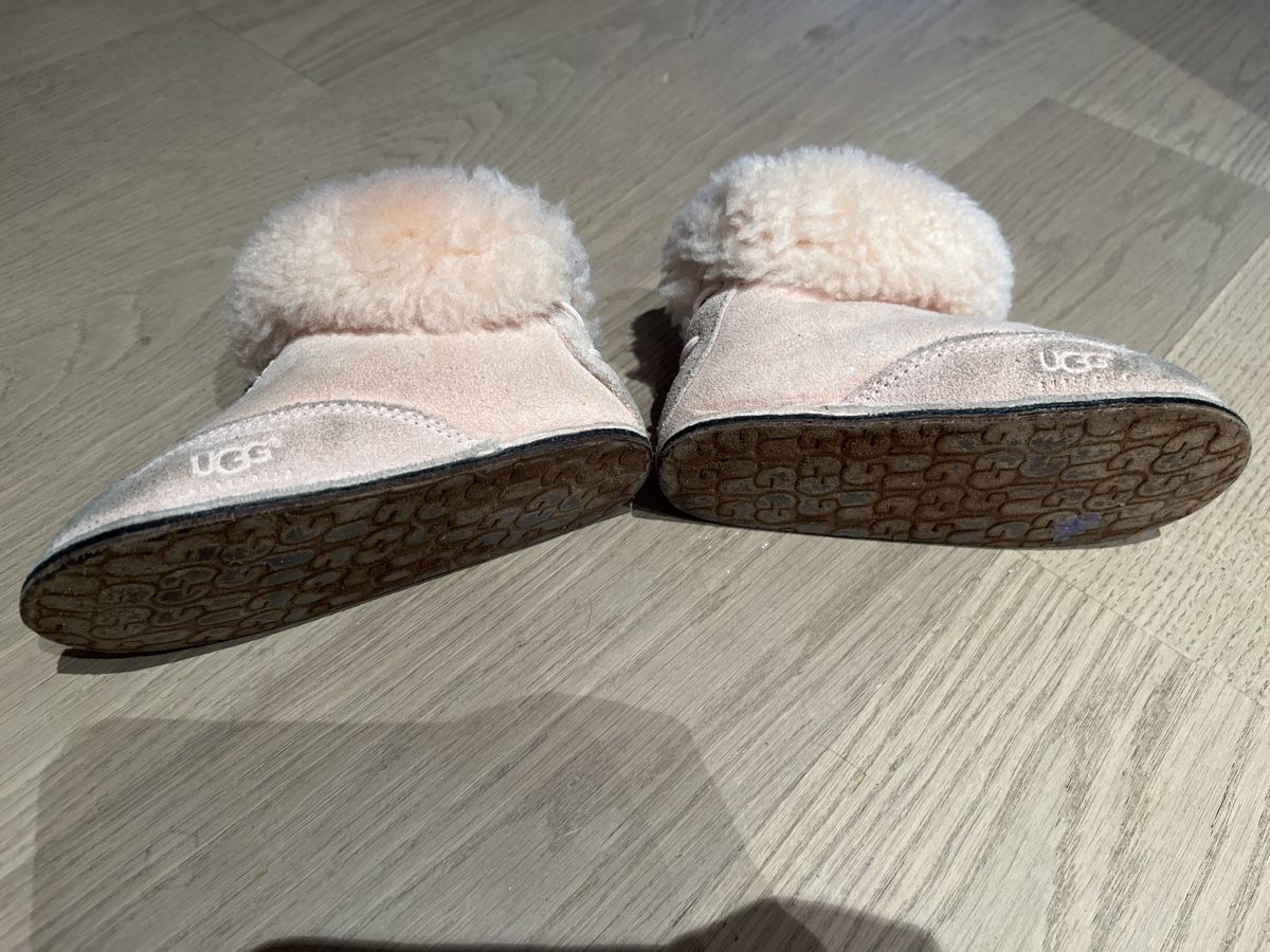 Ugg Schuhe für Mädchen: UGG Winter-Finken - Gr.23 – Gebraucht aus Brütten von Aerox82 3