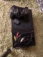 PlayStation 2 Konsole mit Controller und Kabeln