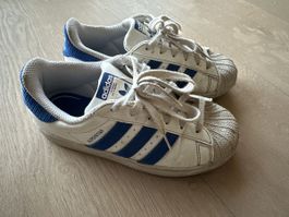 Adidas Superstar Gr. 33.5 weiss blaue Turn-/Kinderschuhe 