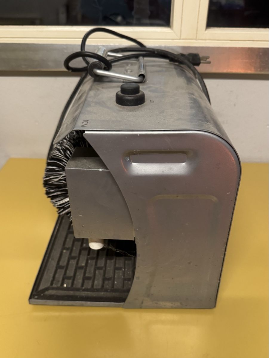 Tutte le macchine: Schuhputzmaschine  – Usato da Schlieren venduto da Freundlich02 4