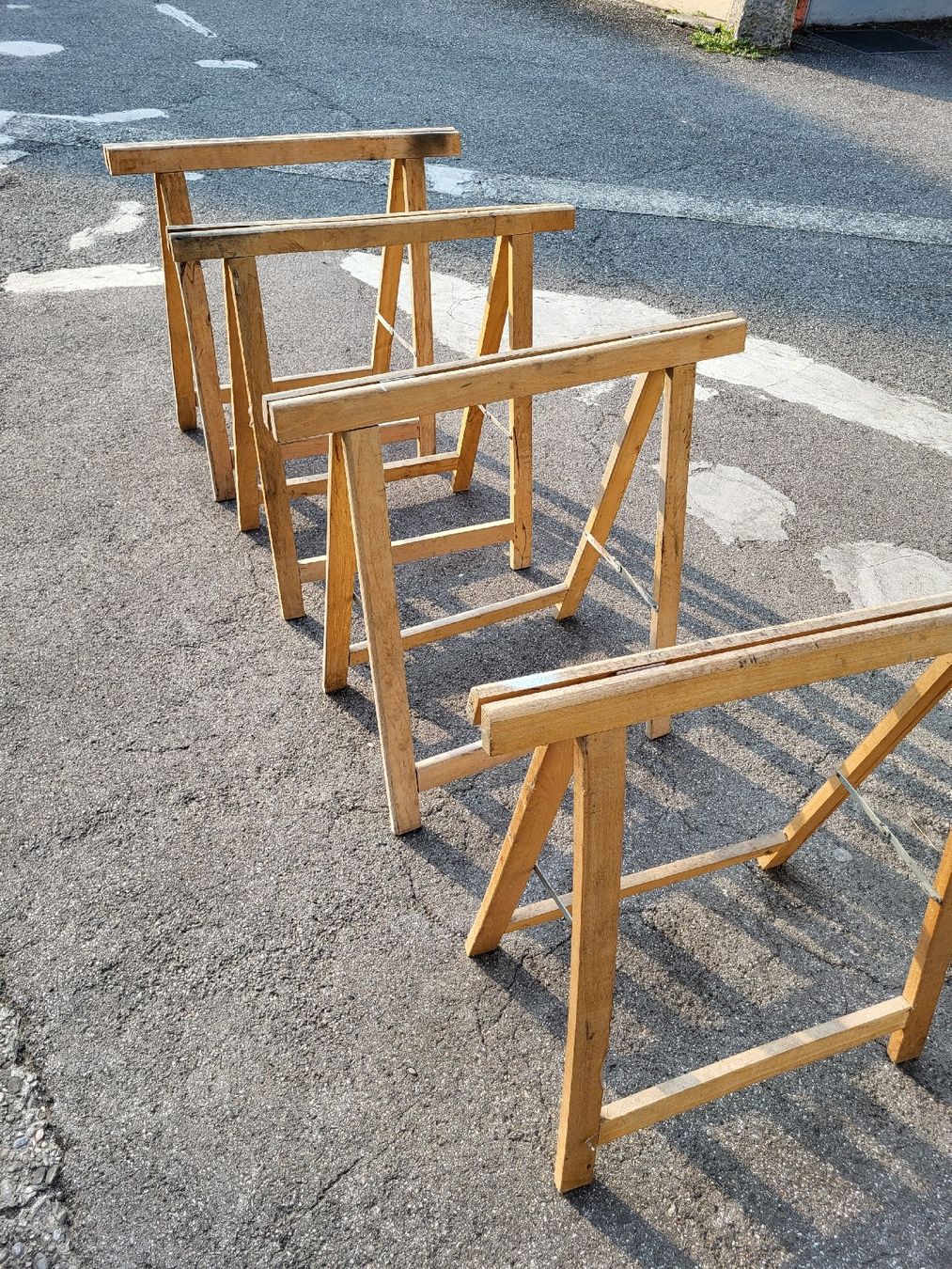 Alle Werkzeuge: 4 Holzböckli gebraucht – Gebraucht aus Riehen von tamola67