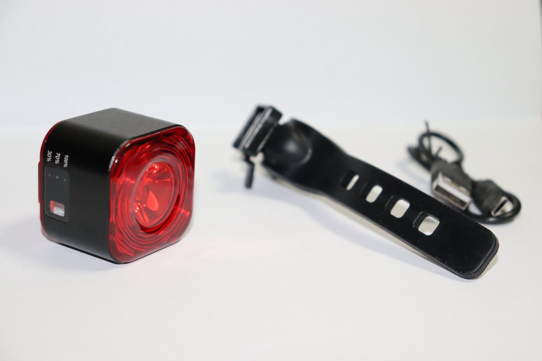Pezzi di ricambio: USB Velo-Rücklicht mit Vibrationssensor, neuwertig – Nuovo e nell'imballaggio originale da Bern venduto da Maxdamato 1