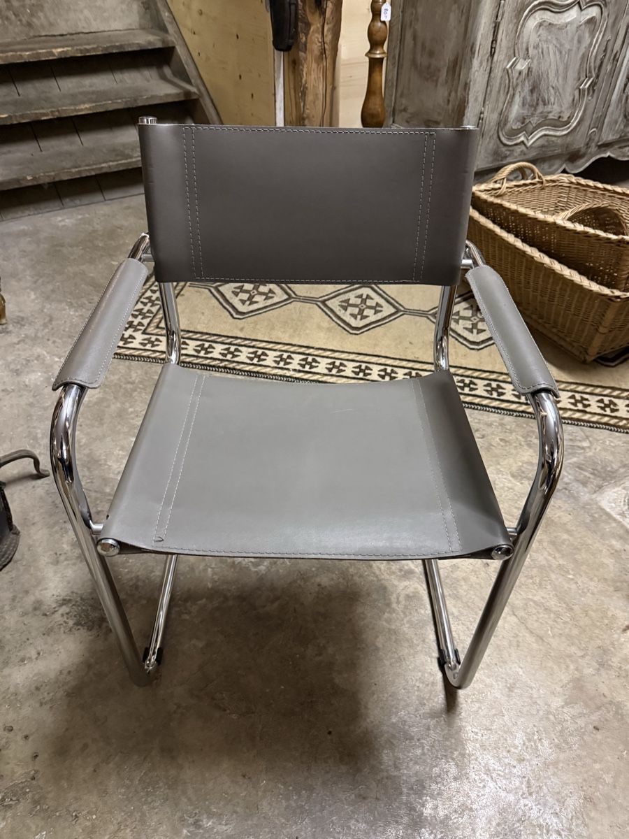 Stühle: 6 chaises cantilever – Gebraucht aus Les Bayards von aout 1