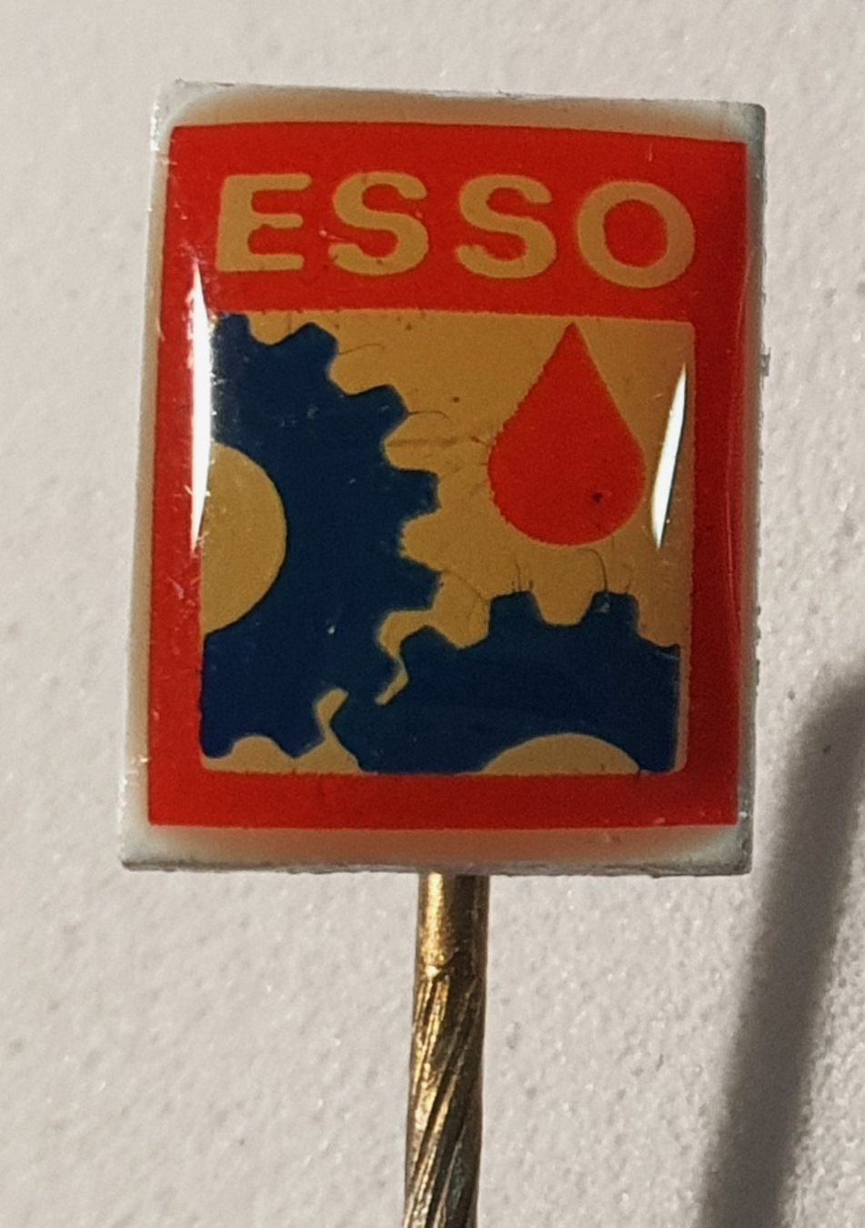Spille & Fermagli: BB464 - Anstecknadel - ESSO  Logo – Usato da Reinach BL venduto da Boston-Verkauf