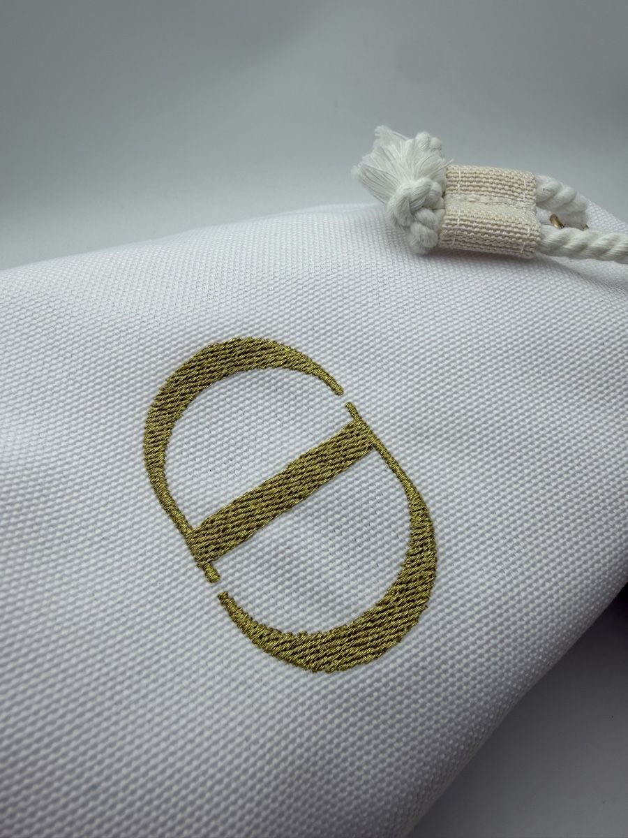 Sacs: Dior Pouch White Canvas Gold Logo Drawstring Bag GWP – Neuf (Voir description) à Chur par fsc.7wcp 1