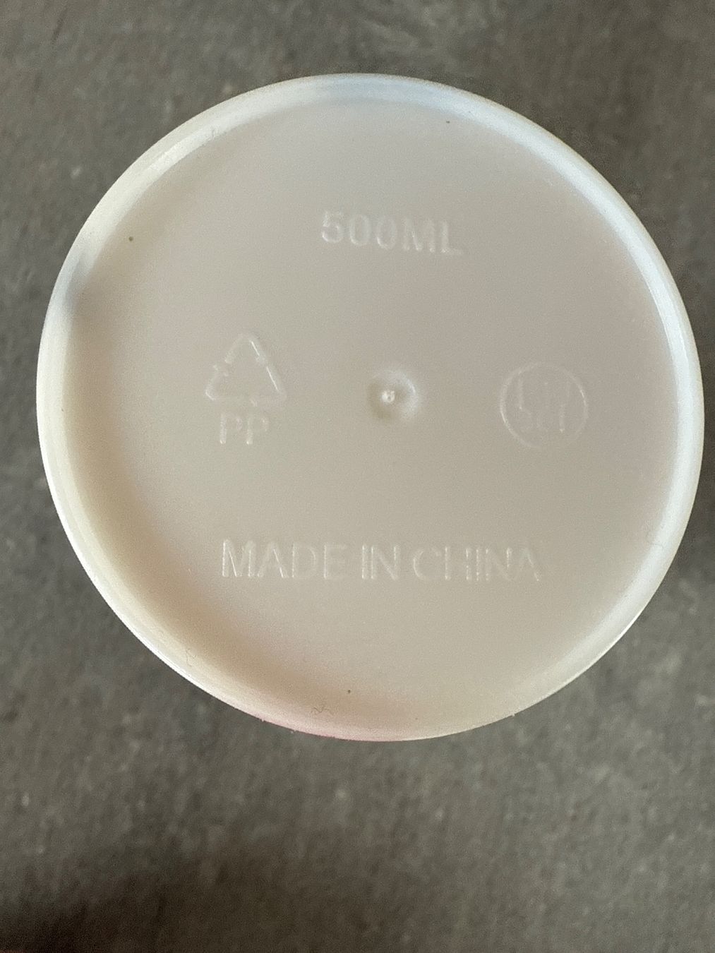 Tassen: Plastikbecher stabil Hello Kitty Motiv und 3D Effekt 500ml – Neu (gemäss Beschreibung) aus Niederbüren von funkel06 3