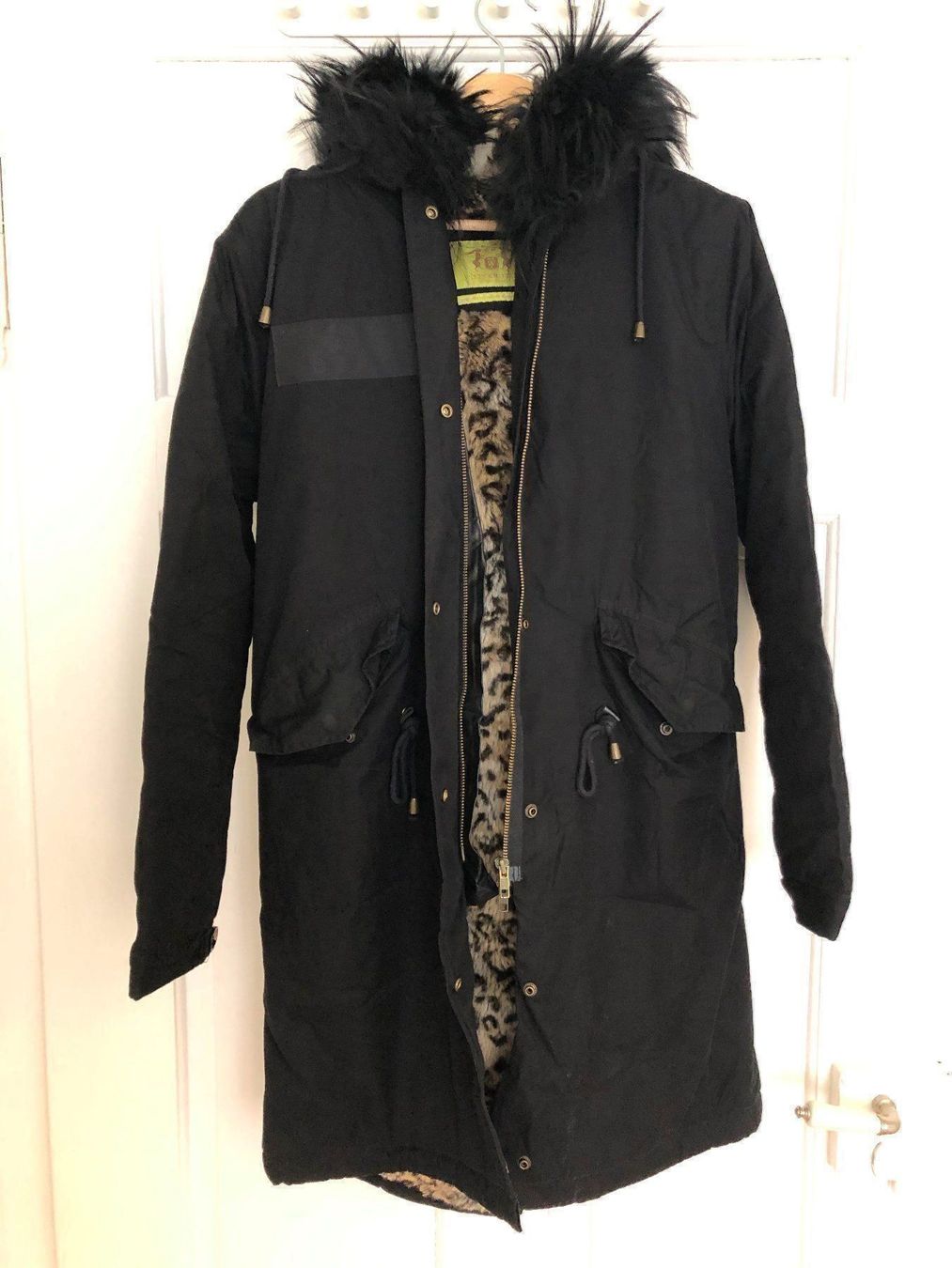 Cappotti: Schwarzer Kapuzenparka von WittyKnitters – Usato da Zürich venduto da MakasoZH 2