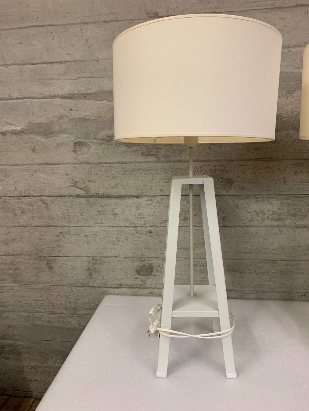 Lampade: Zwei schöne grosse Stehlampen – Usato da Münchenstein venduto da Eclipse6 5