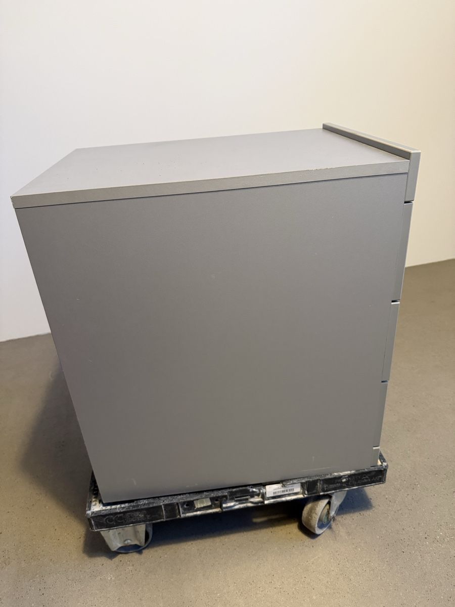 Conteneurs de construction: Bürocontainer / Rollcontainer grau – 3 Schubladen – D'occasion à Holderbank AG par ric_xjm2 3