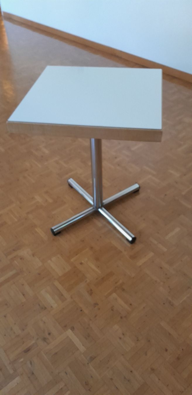 Tavoli: quadratischer Tisch – Usato da Windisch venduto da Hasel42