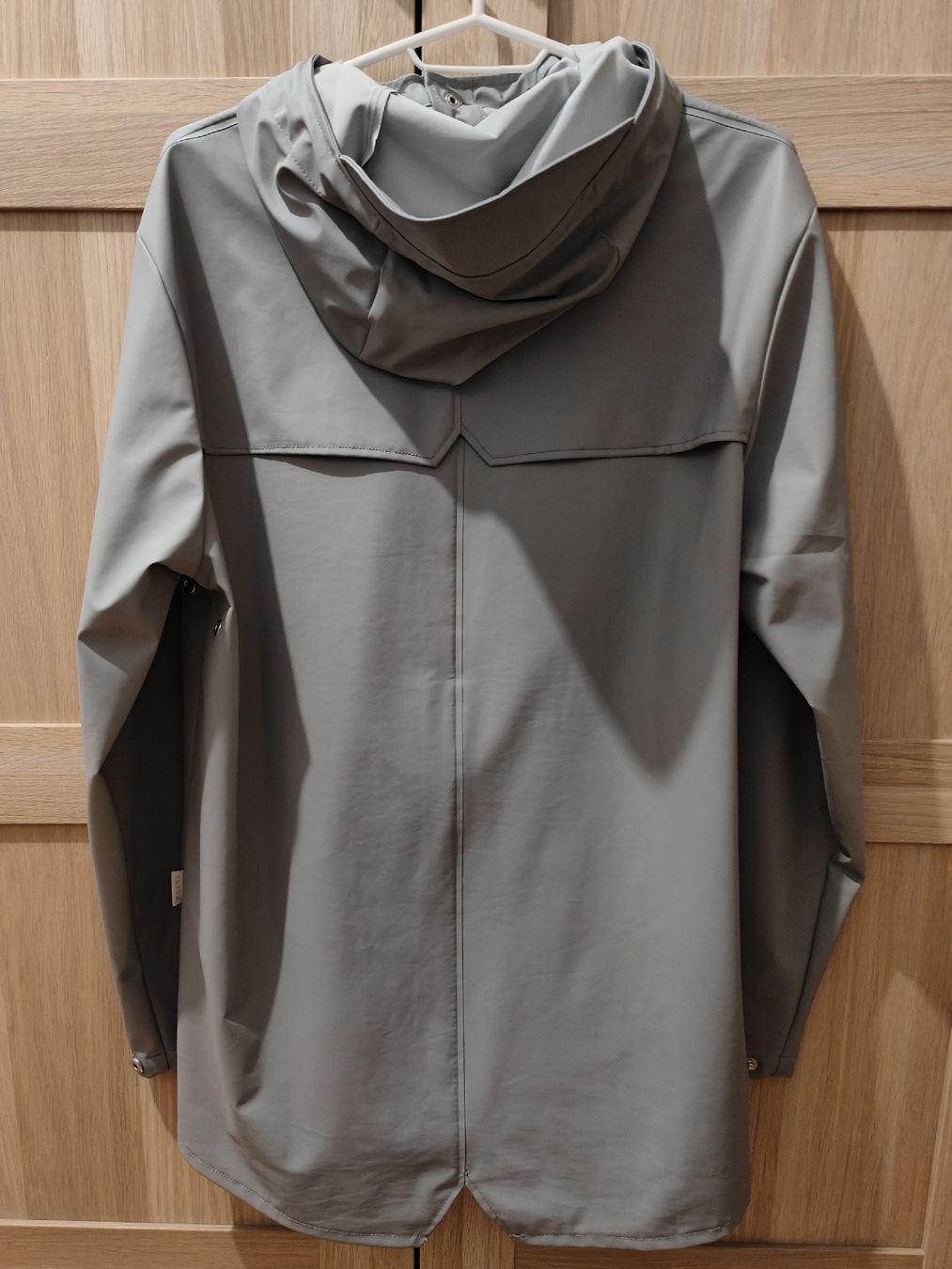 Rains Giacche: Veste Rains courte grise – Usato da Grand-Lancy venduto da rem_d5vl 2