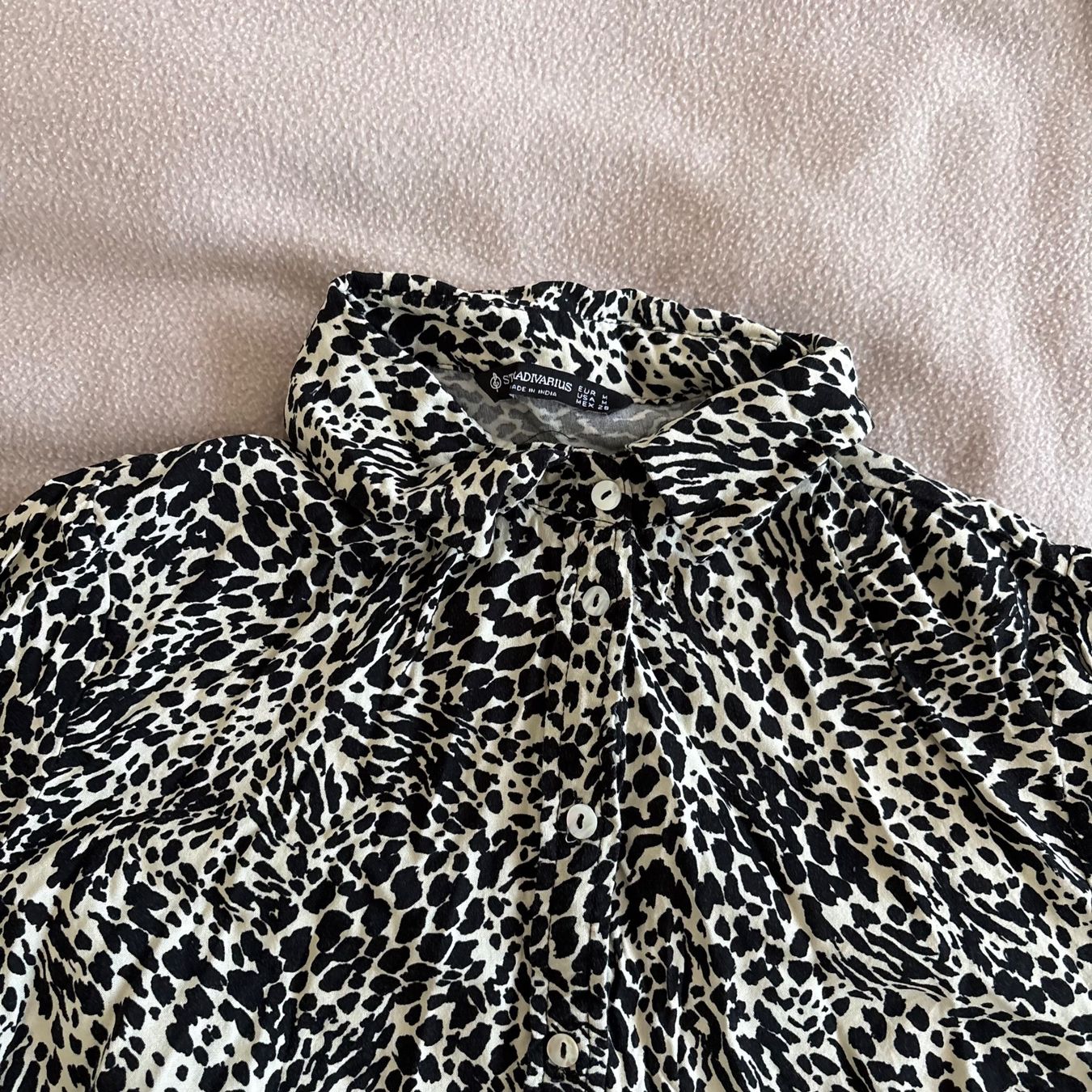 Stradivarius Vestiti: Leopard Print Button-Up Shirt Dress - Perfect for Fall! – Usato da Montreux venduto da m.mlkstn 3