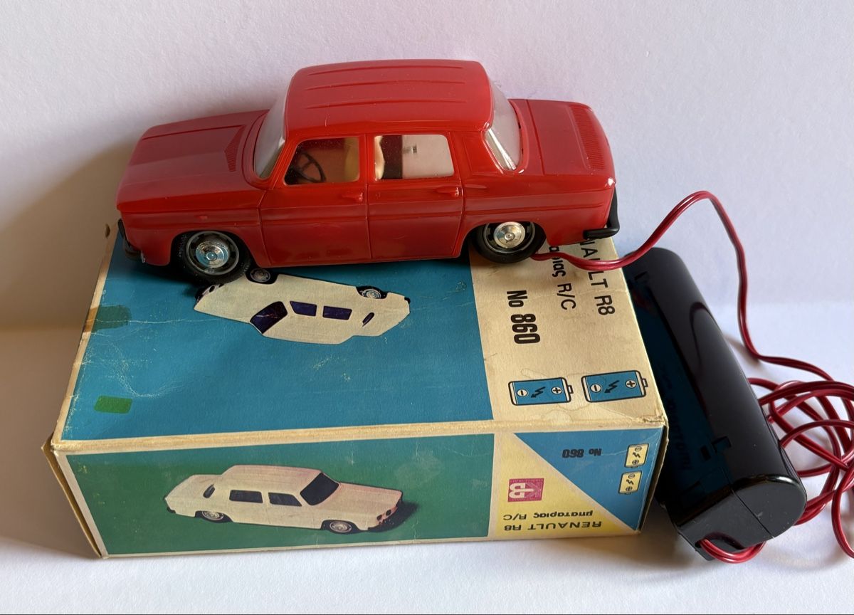 Renault Modellini d'auto: Renault 8, 1/20 Unatapia – Usato da Le Châble VS venduto da Dudu57