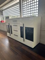 Modernes Sideboard Hochglanz Weiss/Schwarz – viel Stauraum –