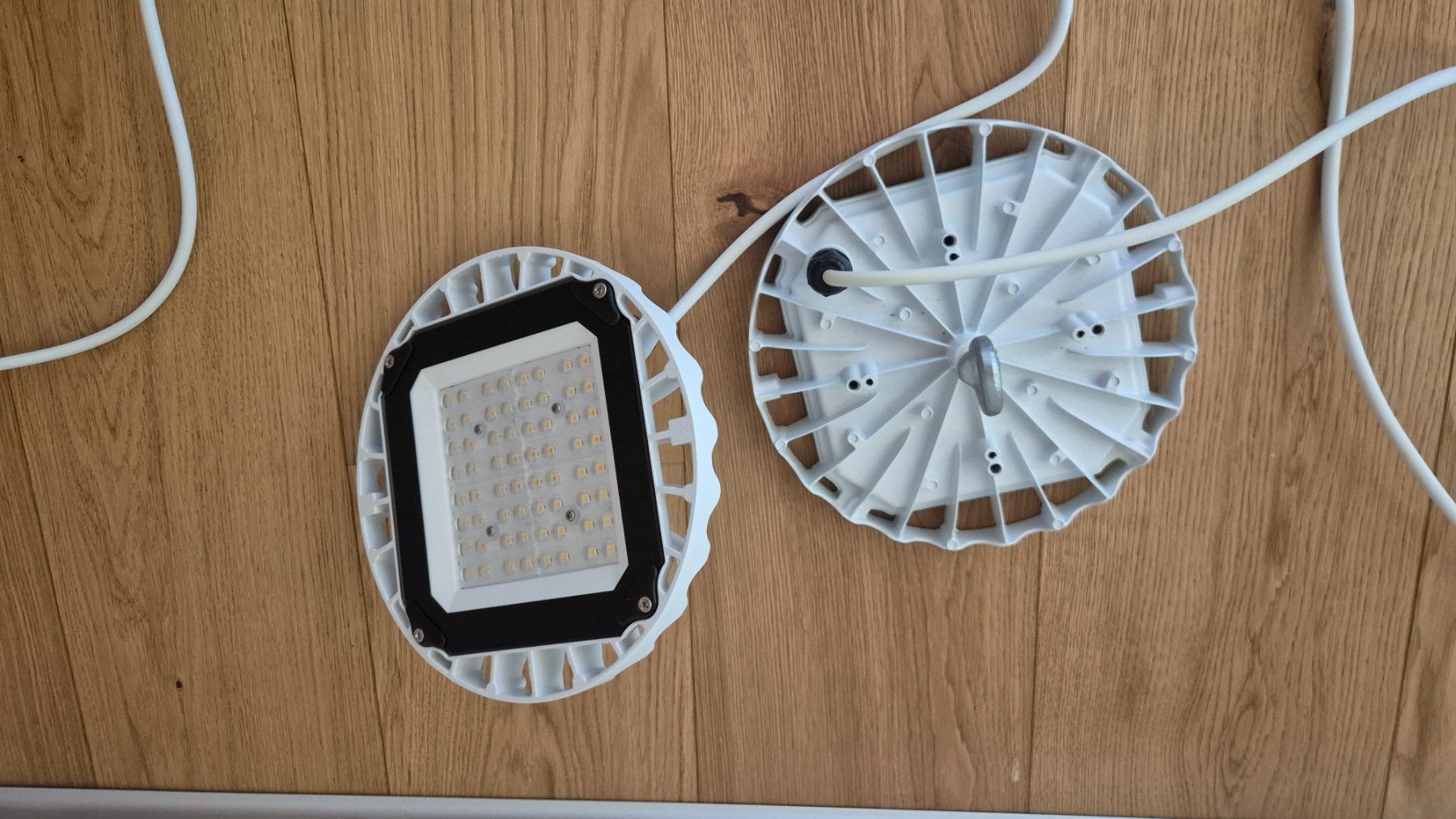 Lampade: 2x Pflanzenlampe – Usato da Visperterminen venduto da Latuechi 2