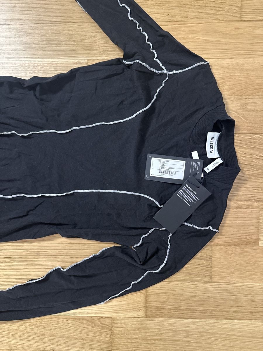 Weekday Vestiti: Schwarzes Maxikleid mit langen Ärmeln – Usato da Neuenegg venduto da kar_smg9 1