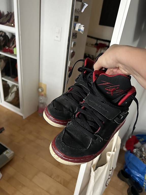 Damenschuhe: Michael Jordan & Nike Schuhen.  – Gebraucht aus Oberweningen von gta_kl5b 1