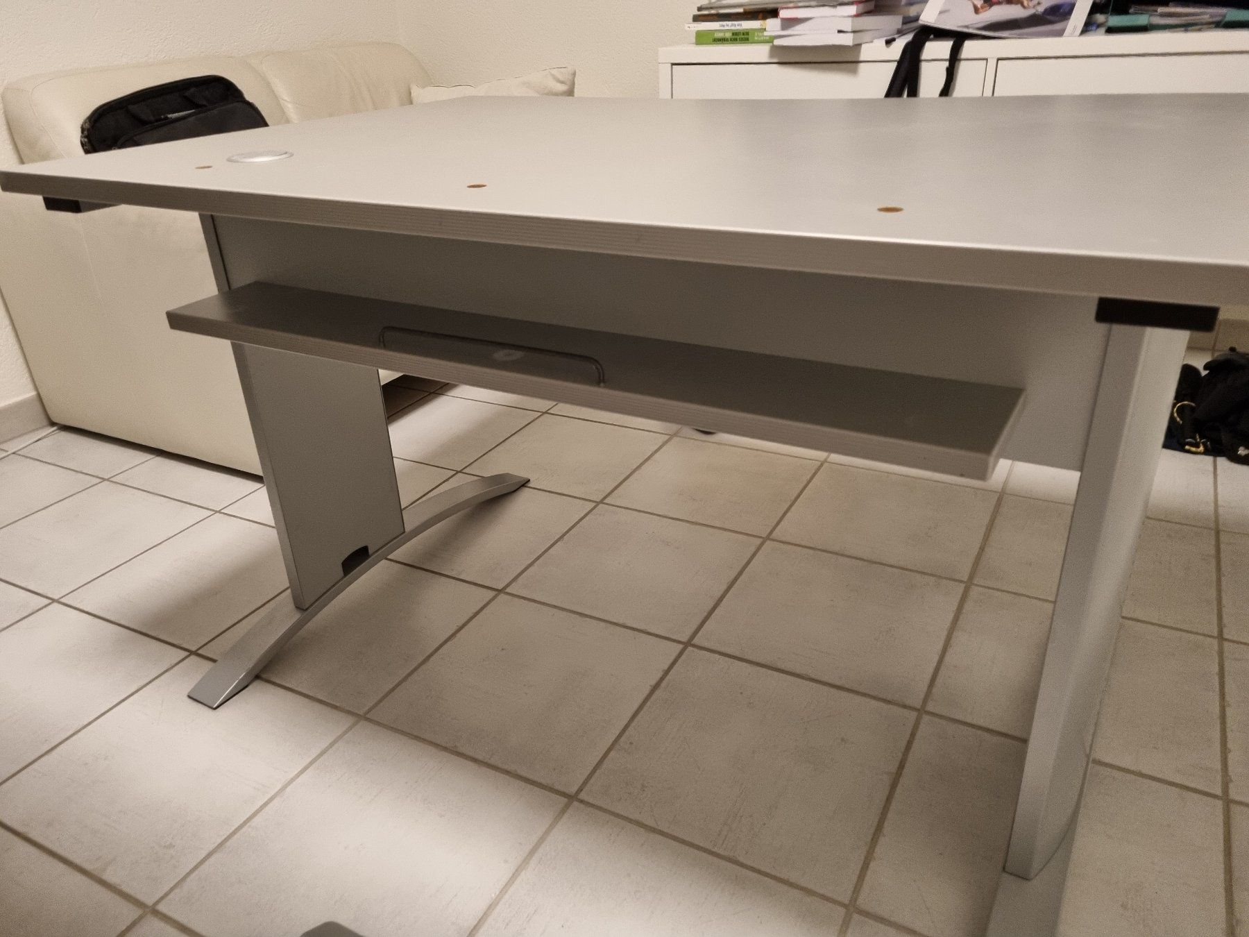 Scrivanie: Pult / Schreibtisch, grau, 120x84cm – Usato da Uetikon am See venduto da sandro.adm 2