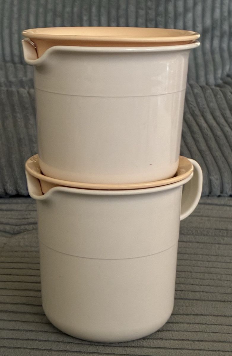Tupperware Recipients et similaires: Tupperware Set 2-teilig mit Deckel weiss beige – D'occasion à Oberrüti par Jomaru 1