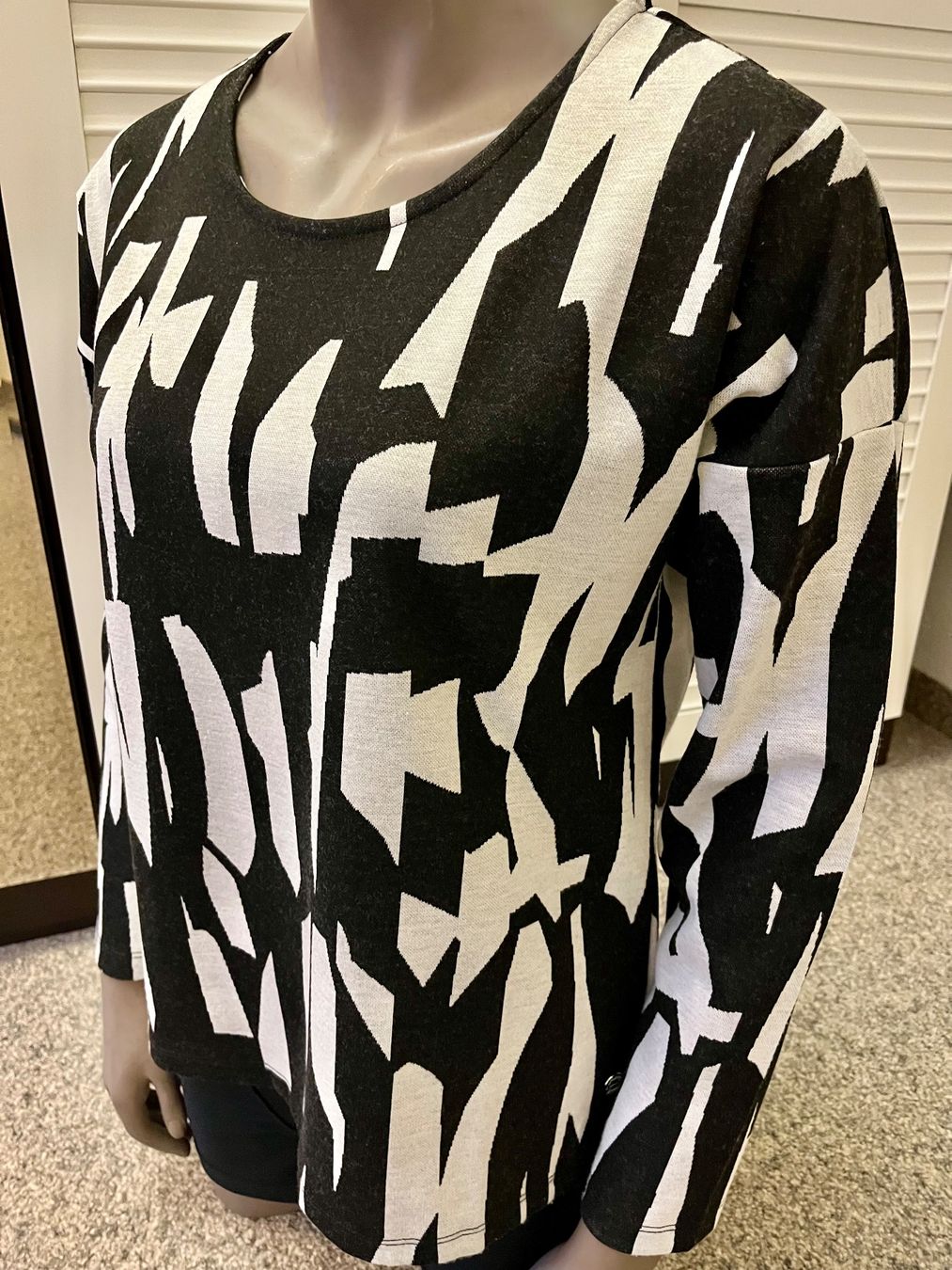 Maglioni & Felpe: Stylischer leichter Pullover/Shirt, gemustert, GrM/40-42 NEU – Nuovo (secondo la descrizione) da Adliswil venduto da eri.40 3