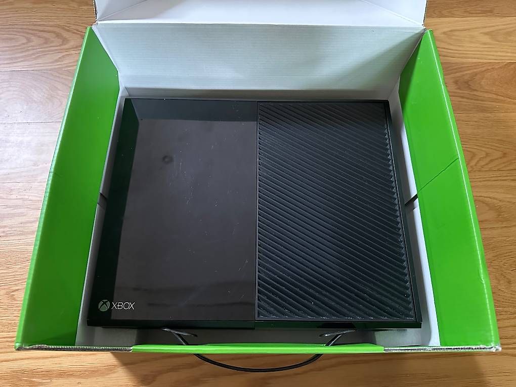 Console: Xbox One 1TB mit 2 Controller und Kinect – Usato da Aadorf venduto da RS1984 1