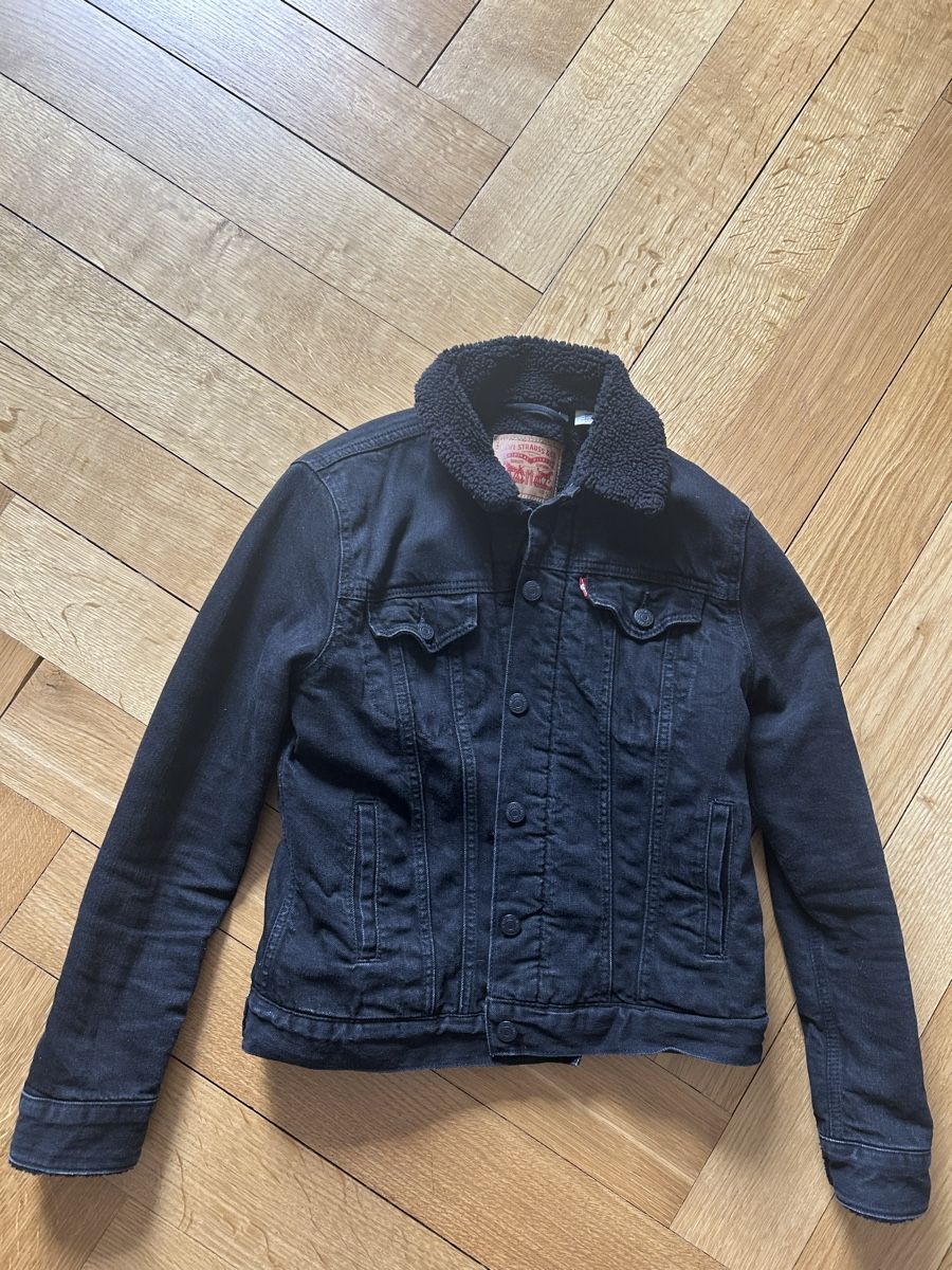 Levi's Giacche: Levi's Jeansjacke schwarz mit Teddyfutter Grösse S – Usato da Bern venduto da tschaesiii