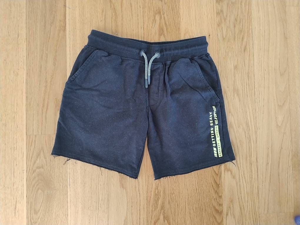 Hosen: Shorts in Gr.140 – Gebraucht aus Zürich von svi_dkg2