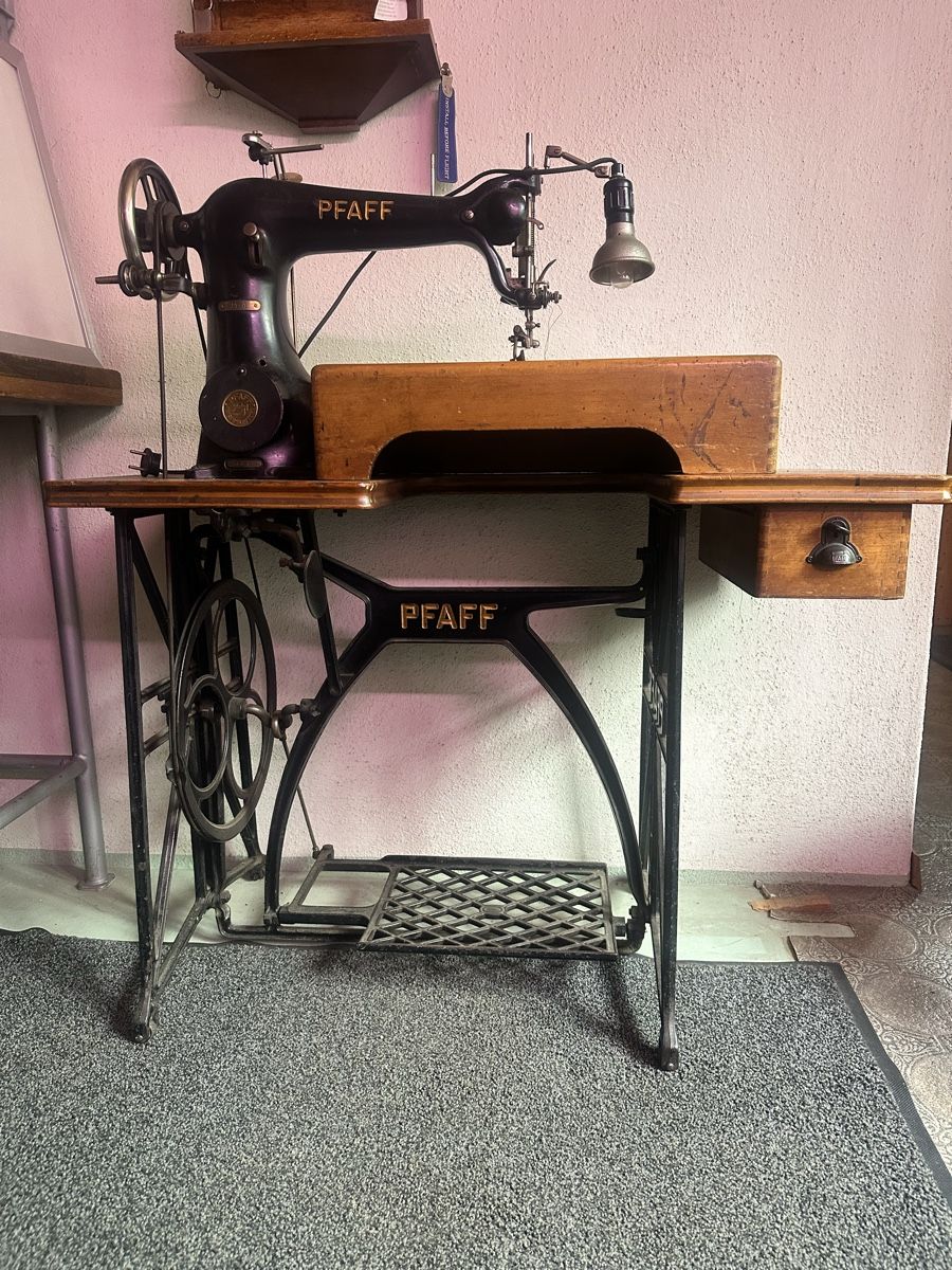 Pfaff Nähmaschinen: Pfaff lather sewing machine with iron frame acceptable – Gebraucht aus Elsau von MANWITHVAN 1